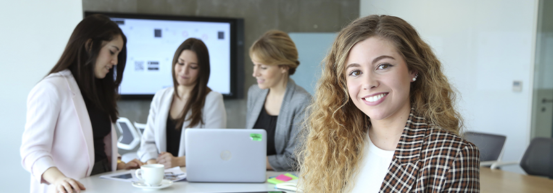 Indra potencia el talento femenino en su Hack Day: invita a 100 universitarias y estudiantes de FP a aportar ideas tecnológicas que mejoren el mundo