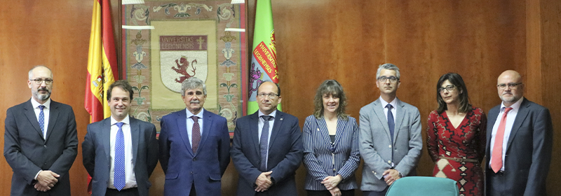 Indra y la Universidad de León firman un acuerdo marco para impulsar la innovación y el empleo