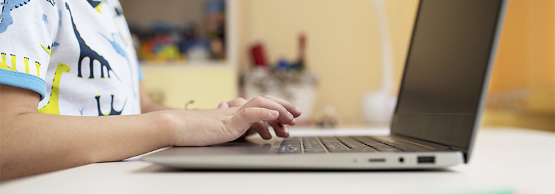 Voluntarios de Indra crean una plataforma para facilitar la educación online de niños con discapacidad neurológica