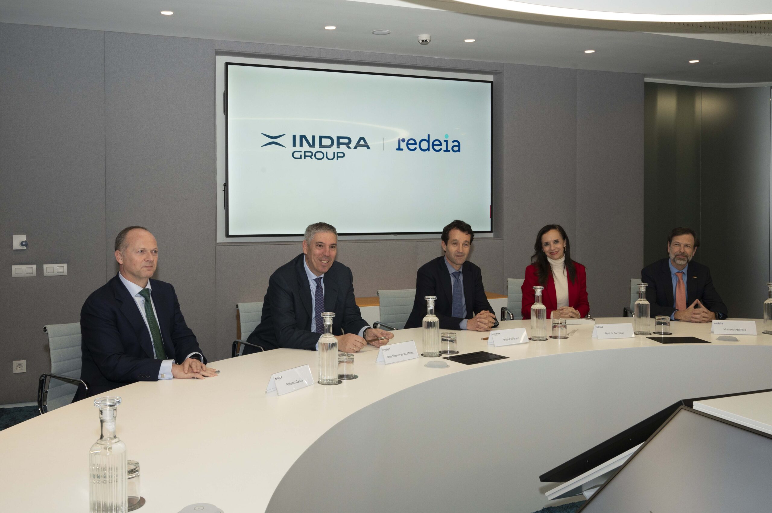 Indra Group alcanza un acuerdo con Redeia para adquirir el 89,7% de Hispasat, que incluye su participación en Hisdesat