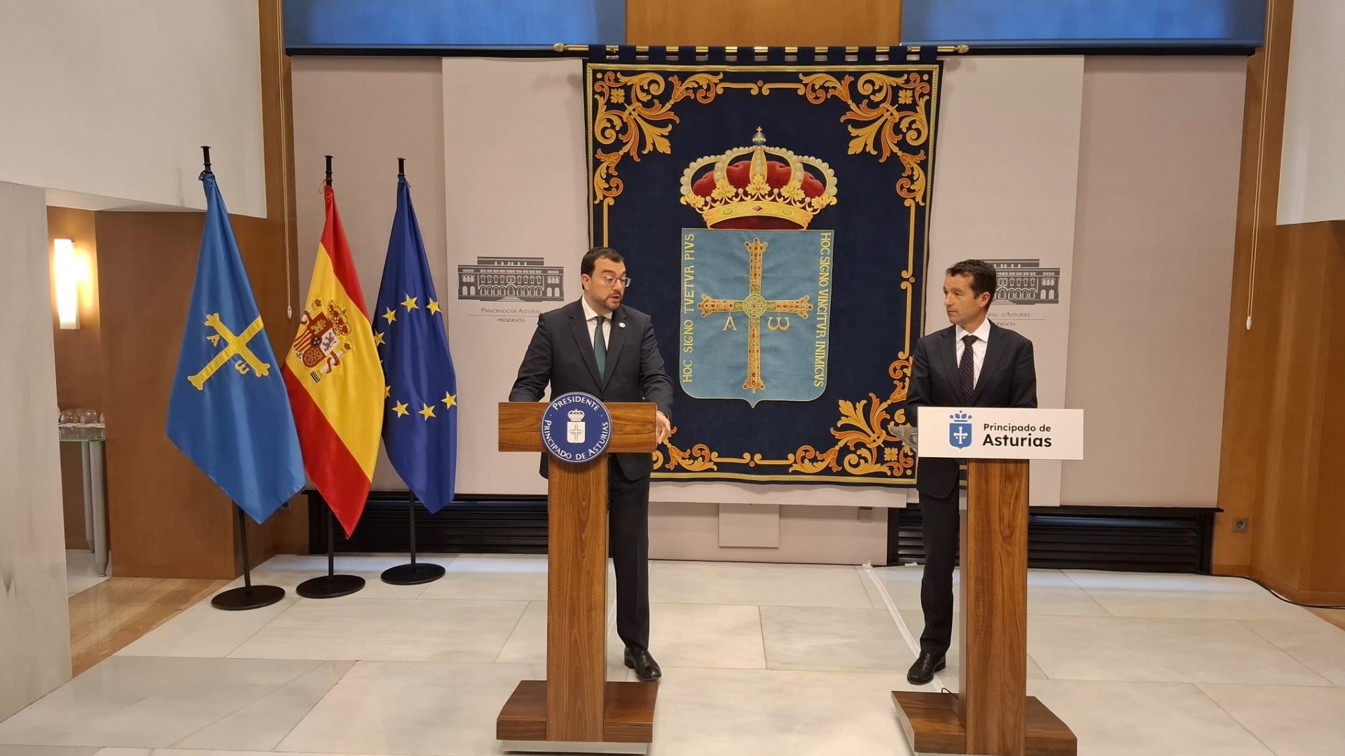 Los presidentes del Gobierno de Asturias, Adrián Barbón, y de Indra Group, Ángel Escribano, abordan declarar proyecto industrial de interés estratégico la nueva planta de vehículos blindados de Gijón