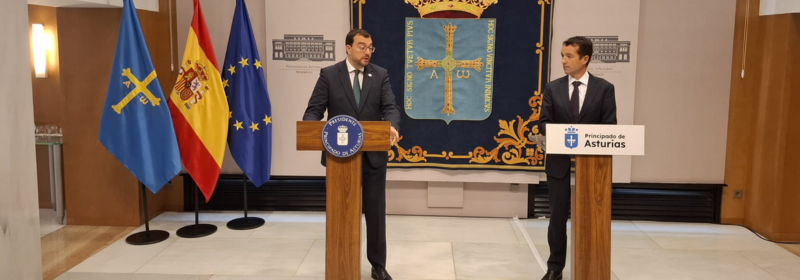 Adrián Barbón, the President of the Government of the Principality of Asturias, and Indra Group Executive Chairman, Ángel Escribano, discuss the request that the new armored vehicle plant in Gijón be designated an industrial project of strategic interest
