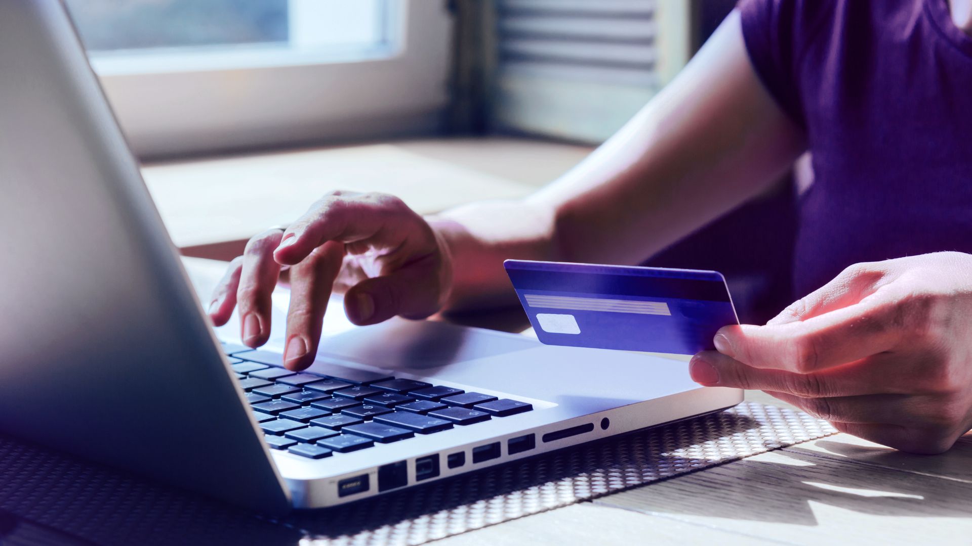 Spain is gaining ground in digital payments, but the generation gap and the preference for cash are slowing down the adoption of mobile payments among merchants