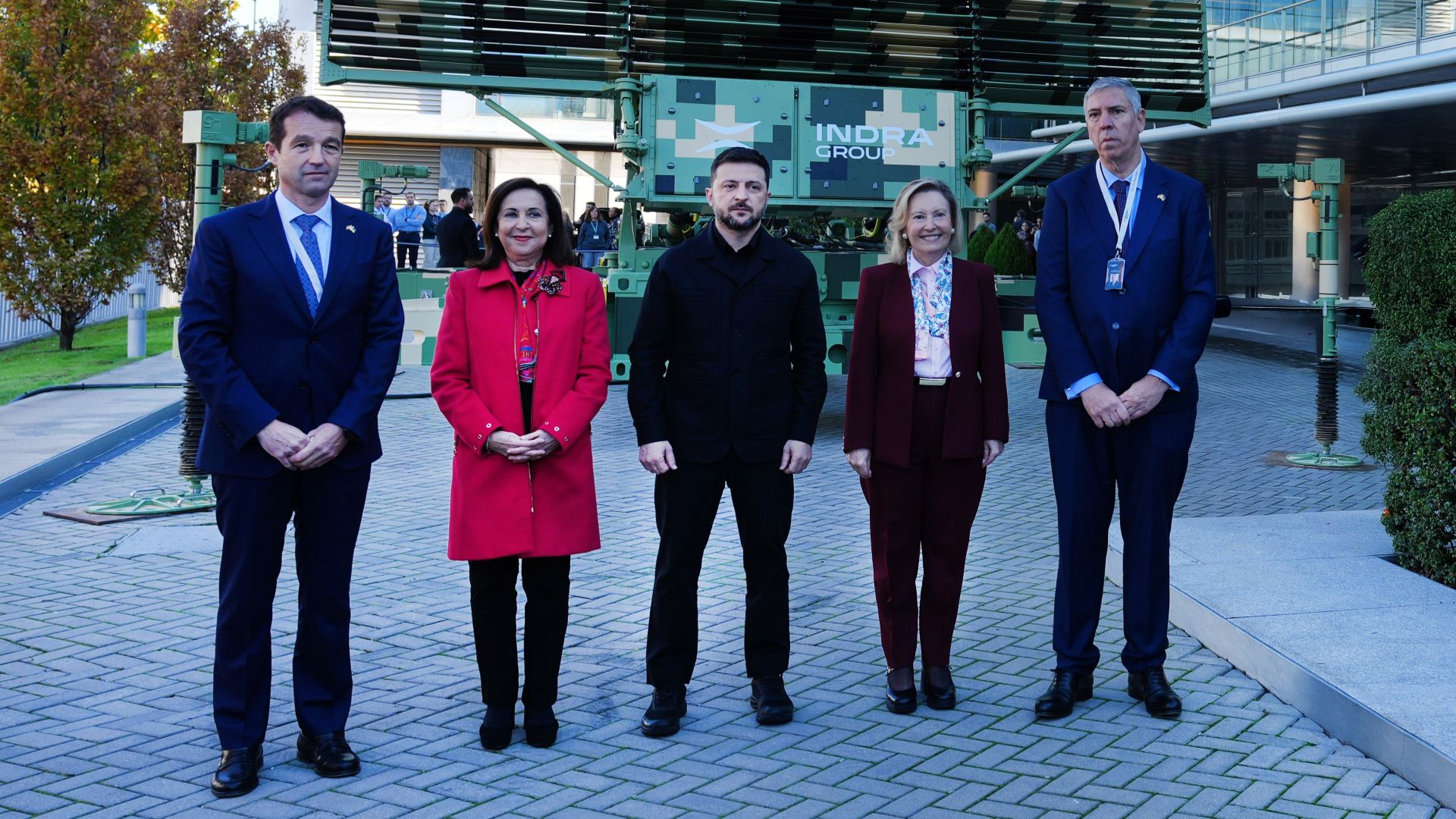 El presidente de Ucrania, Zelenski, visita Indra Group para conocer de primera mano sus últimas tecnologías en radares avanzados, defensa aérea y sistemas antidrón