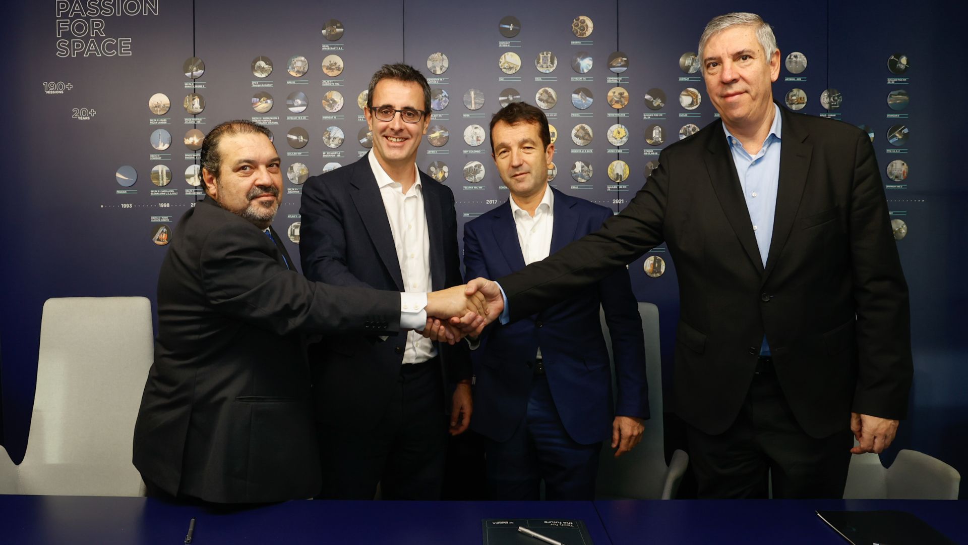 Indra Group y ARQUIMEA firman un acuerdo de intenciones para entregar soluciones avanzadas adaptadas a los nuevos teatros de operaciones robotizados