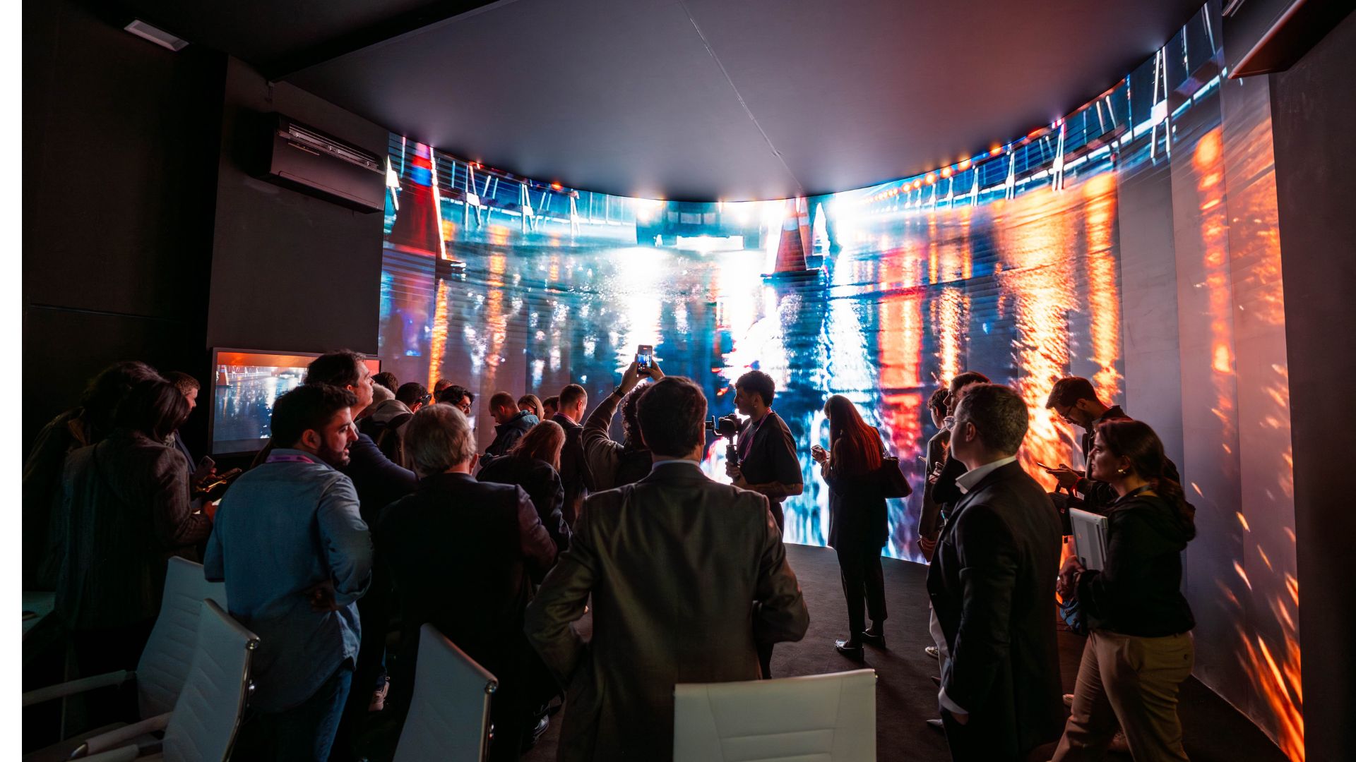 Indra Group recibe en el MWC al secretario general del Gobierno del Estado de Goiás (Brasil) para fortalecer su colaboración en materia de IA gobernada y conectividad