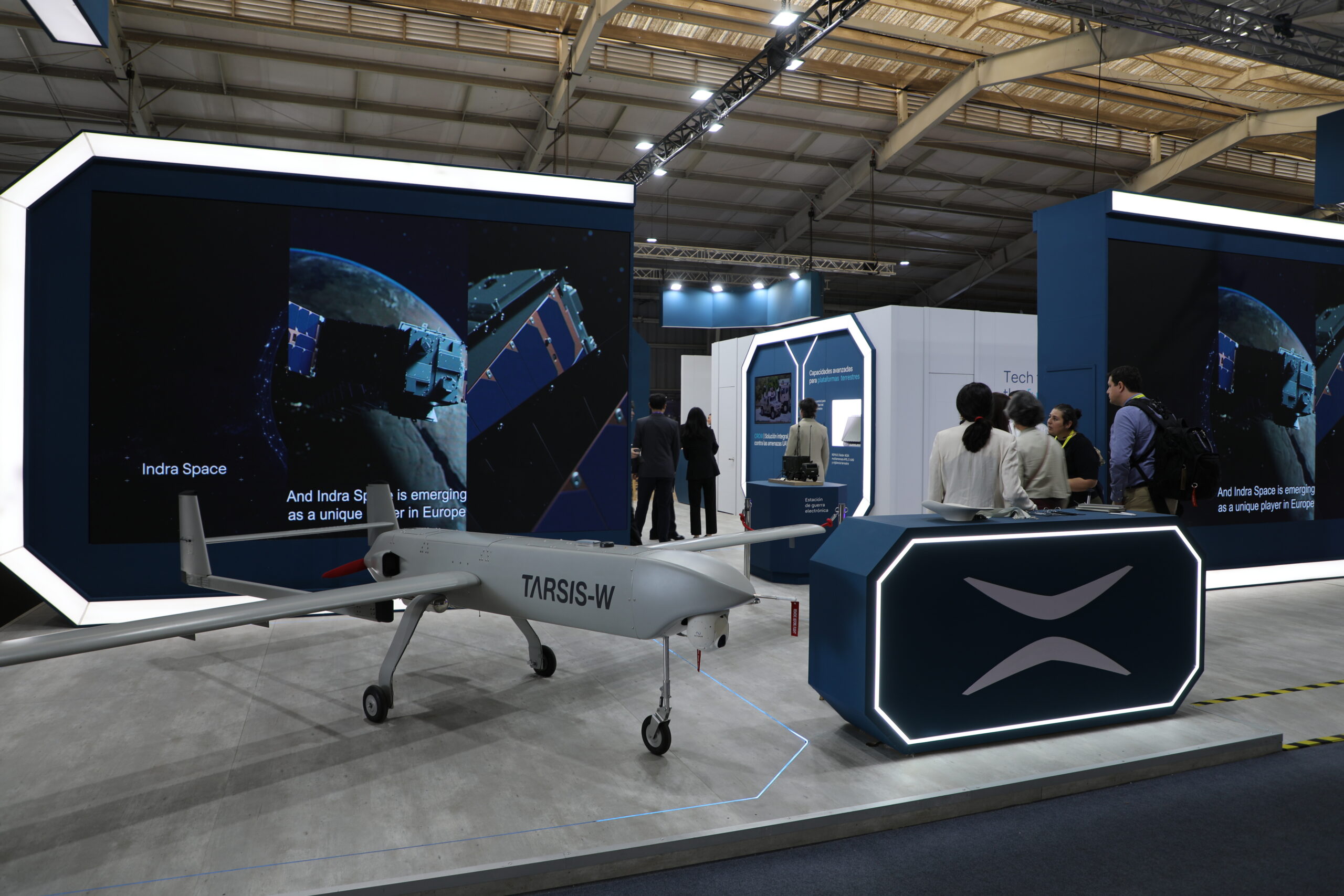 Indra presenta en FIDAE tecnologías de última generación en radar, defensa aérea, satélites, aeronaves no tripuladas y sostenimiento, y su sistema antidron protegerá el evento