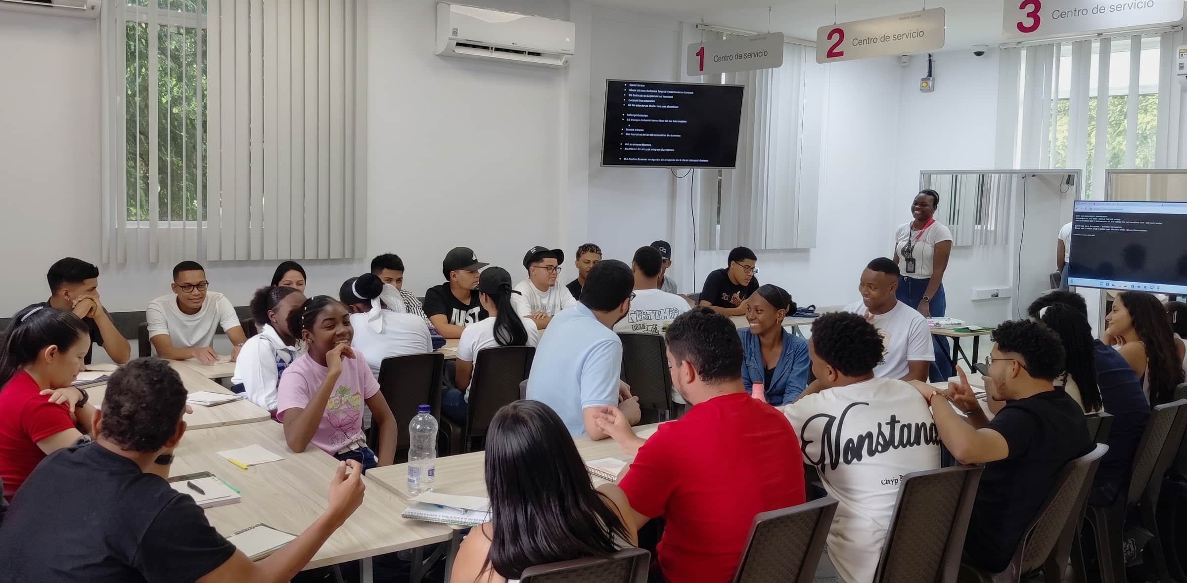 Indra Group lanza Academia Urabá para fortalecer el talento tecnológico y la inclusión laboral en la región