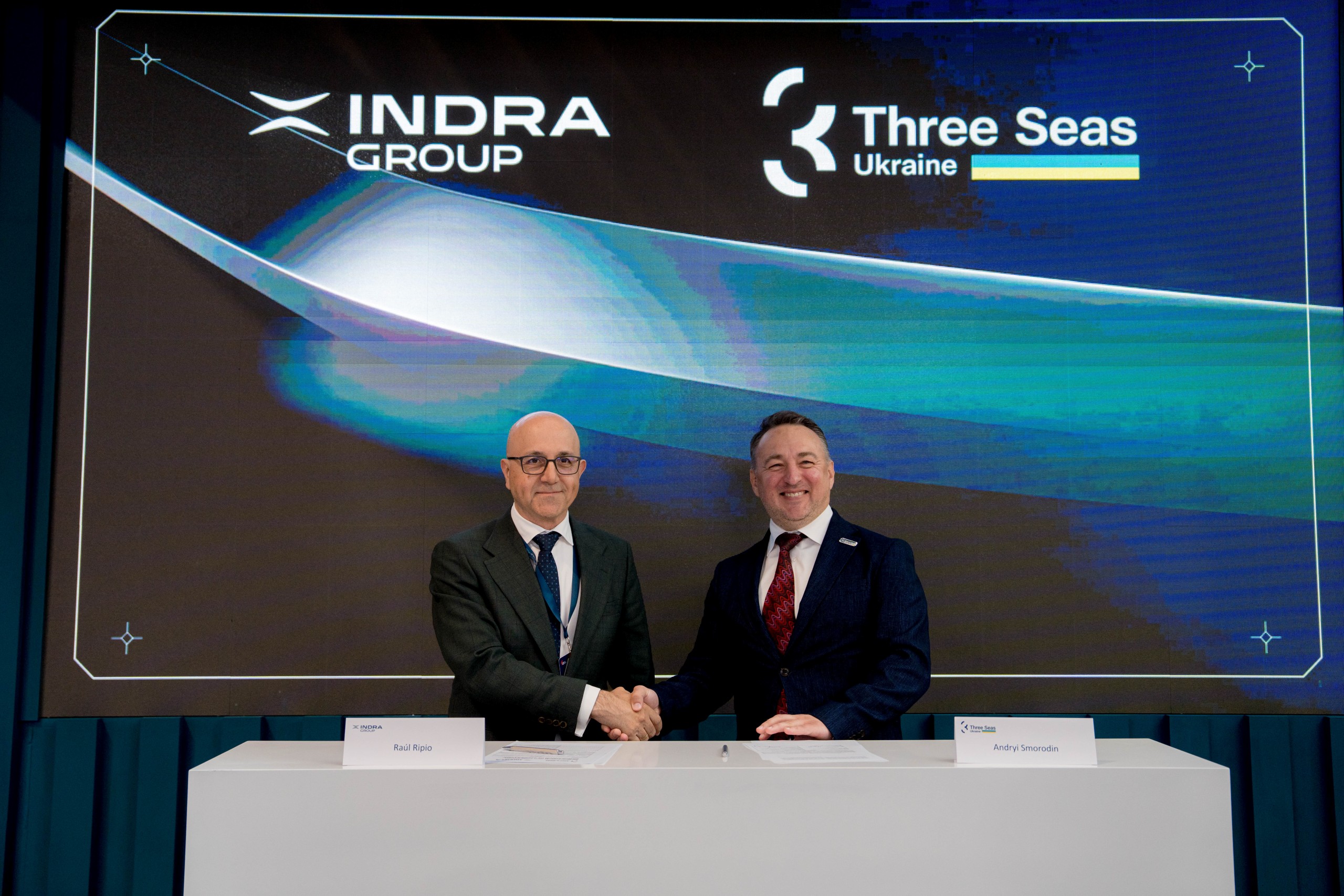 Indra Group y la plataforma nacional de los Tres Mares-Ucrania firman un acuerdo para promover la modernización del transporte ferroviario en ucrania y apoyar su conexión con Europa