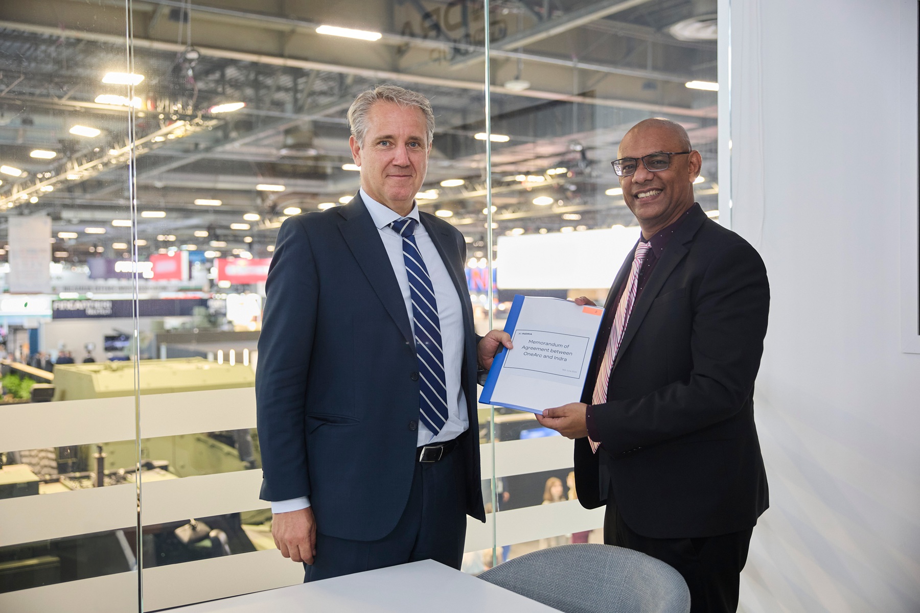 Indra Group y BAE Systems OneArc firman un acuerdo para reforzar las capacidades de simulación de vehículos terrestres del Ejército de Tierra español
