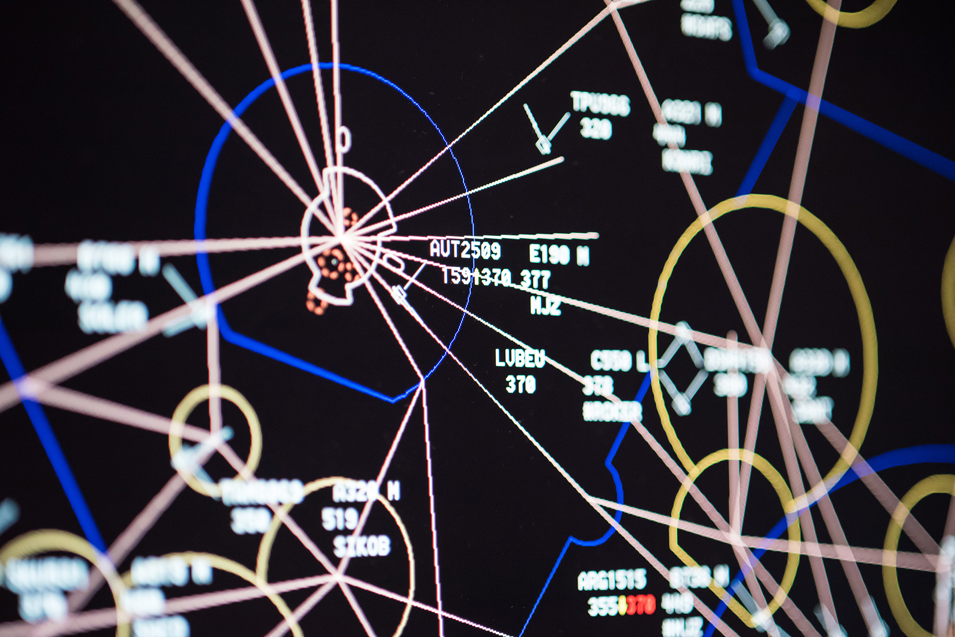 Indra completa con éxito la entrada en operación de centros de control de tráfico aéreo de cuatro países diferentes en una misma semana