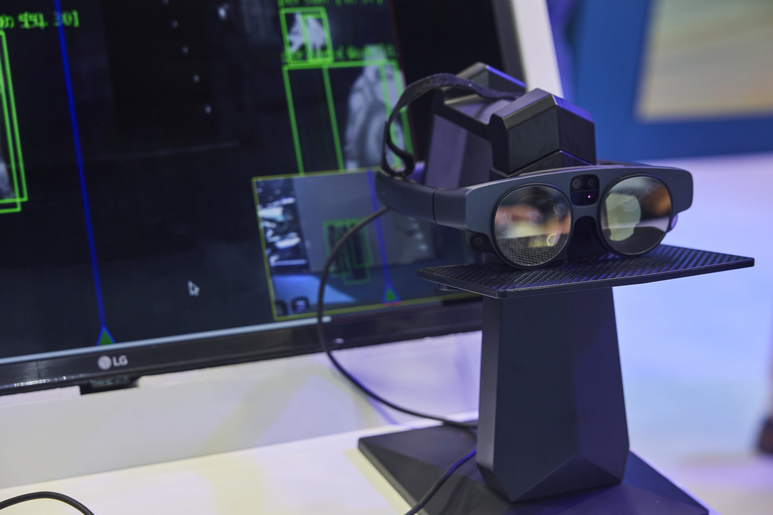 Indra dota a los carros de combate de ‘blindaje transparente’ con una nueva solución de realidad aumentada
