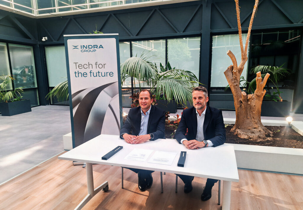 Jose Carlos Hidalgo, Director Unidad de Negocio Weapons & Ammunition de Indra y Guillermo Roselló, director general de Defensa en Thales en Españ_1