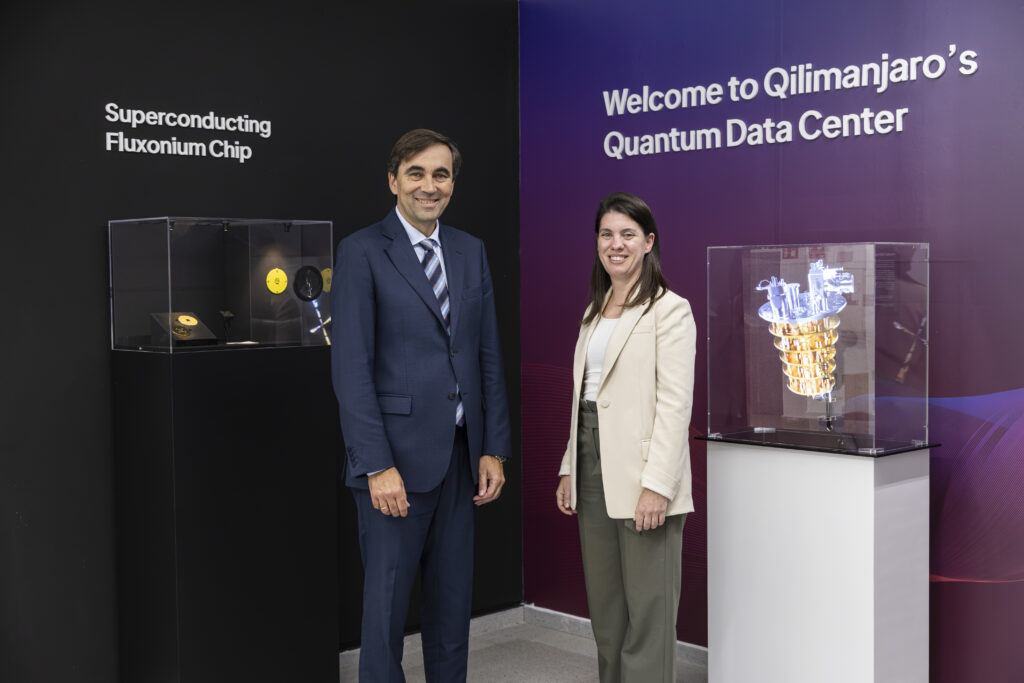 Foto 3 Enric Blasco, director Indra Group in Catalonia-Marta P. Estarellas, CEO in Qilimanjaro Quantum Tech. (3)