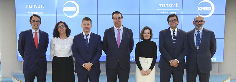Fernando Abril-Martorell, Indra's Chairman, and Bernardo Velázquez, Acerinox's CEO, along with the projects managers of both companies.